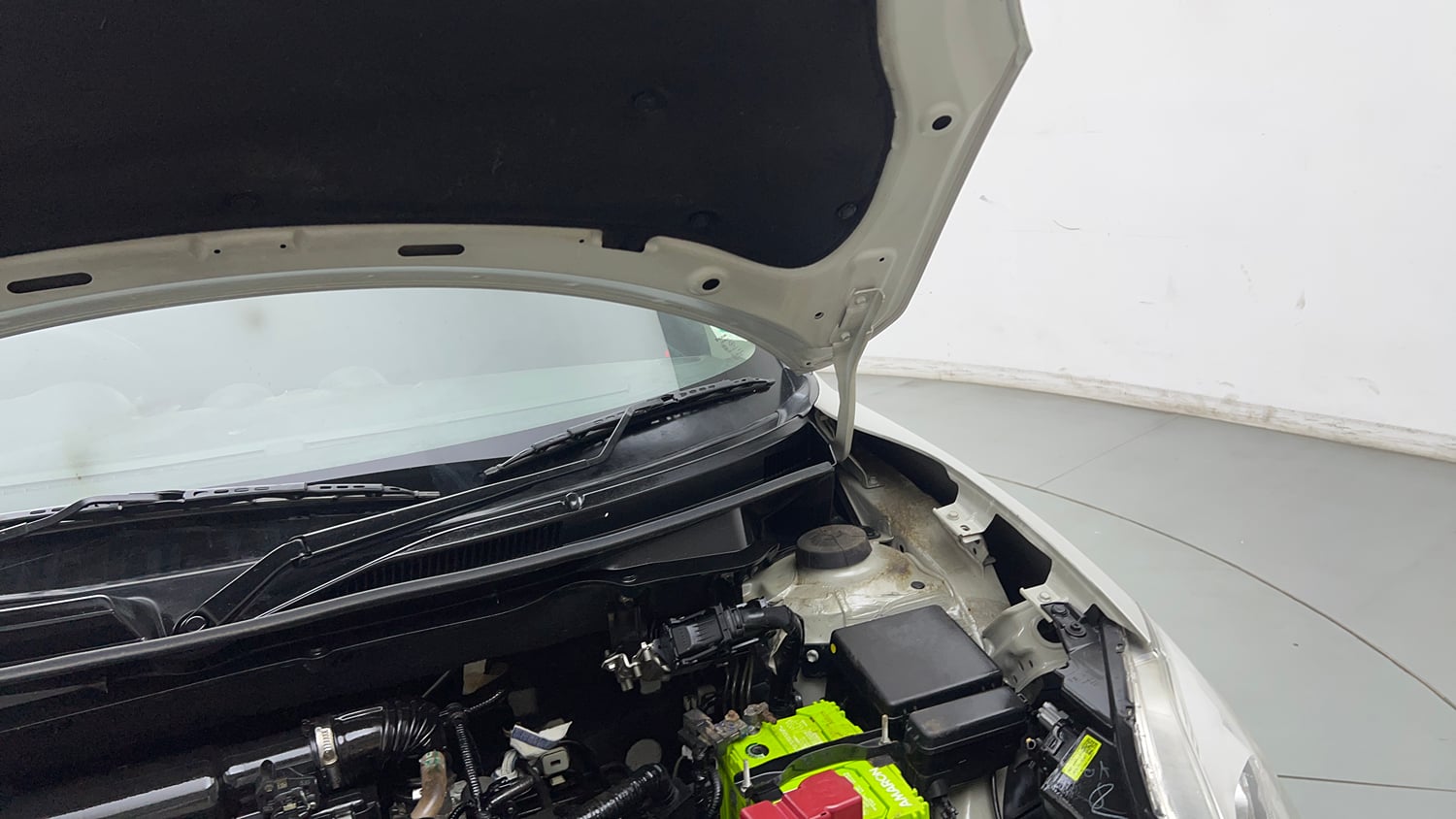 Used 2021 Maruti Suzuki Swift VXi Petrol Manual engine ENGINE LEFT SIDE HINGE & APRON VIEW