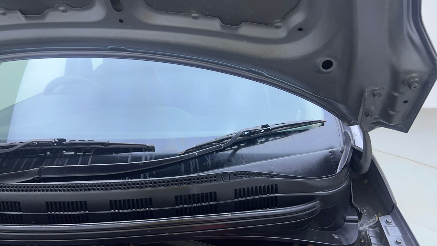 Used 2018 Hyundai Grand i10 Sportz 1.2 Kappa VTVT Petrol Manual engine ENGINE LEFT SIDE HINGE & APRON VIEW