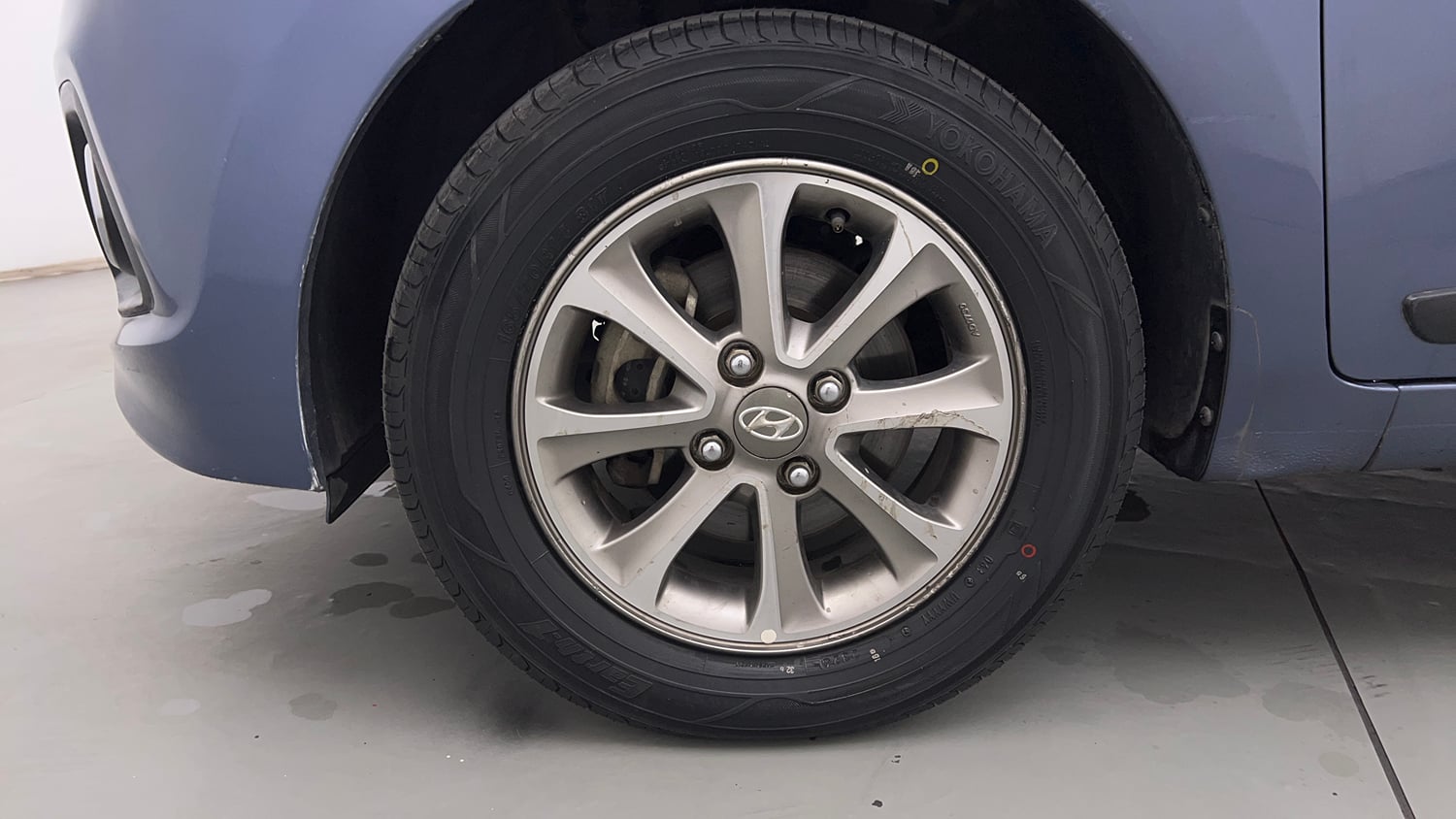Used 2016 Hyundai Grand i10 Asta 1.2 Kappa VTVT Petrol Manual tyres LEFT FRONT TYRE RIM VIEW