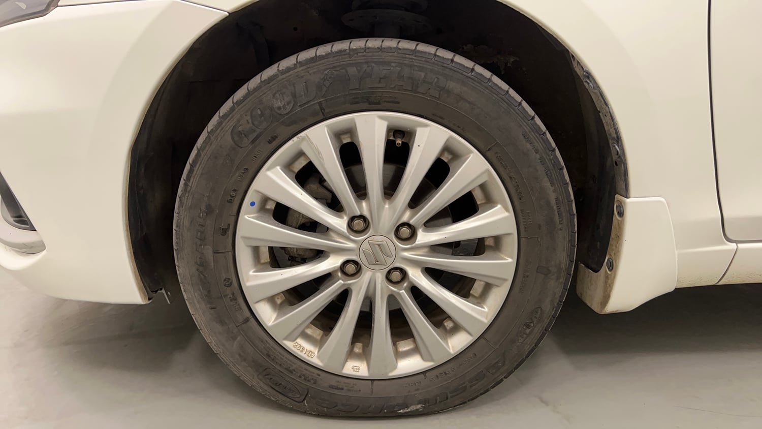 Used 2023 Maruti Suzuki Ciaz Zeta 1.5 Petrol Manual tyres LEFT FRONT TYRE RIM VIEW