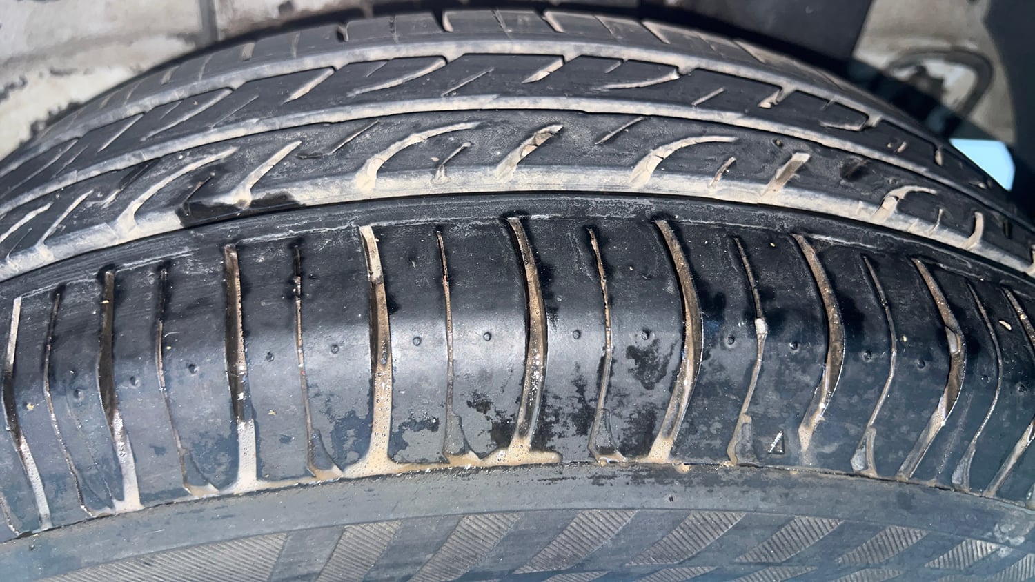 Used 2015 Hyundai Elite i20 Sportz 1.2 Petrol Manual tyres LEFT REAR TYRE TREAD VIEW