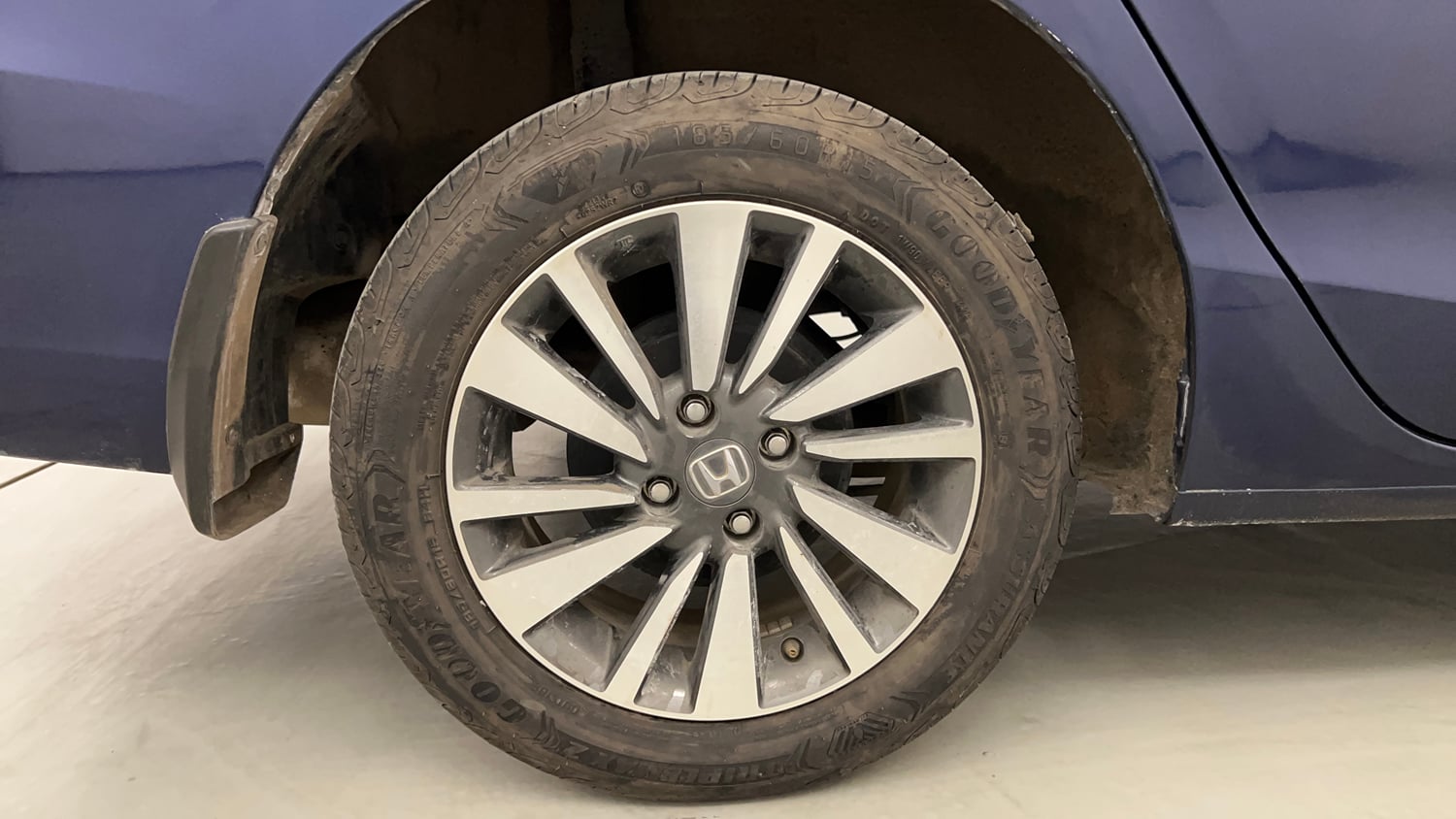 Used 2024 Honda City V Petrol CVT Petrol Automatic tyres RIGHT REAR TYRE RIM VIEW