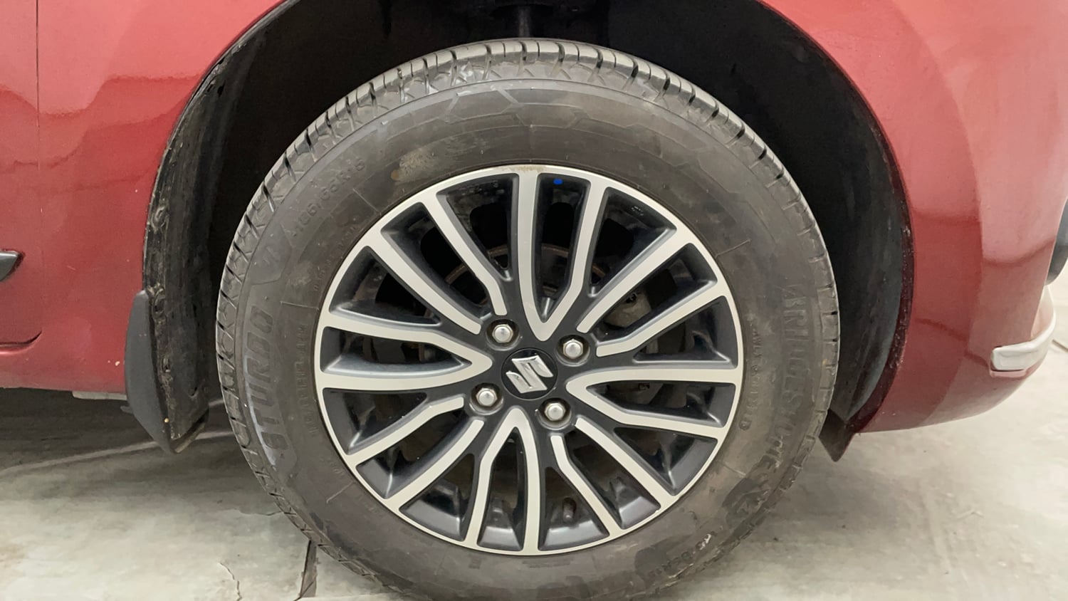 Used 2019 Maruti Suzuki Dzire ZDi Plus AMT Diesel Automatic tyres RIGHT FRONT TYRE RIM VIEW