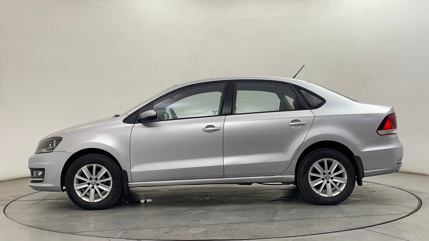 Used 2015 Volkswagen Vento Highline Petrol Petrol Manual exterior LEFT SIDE VIEW