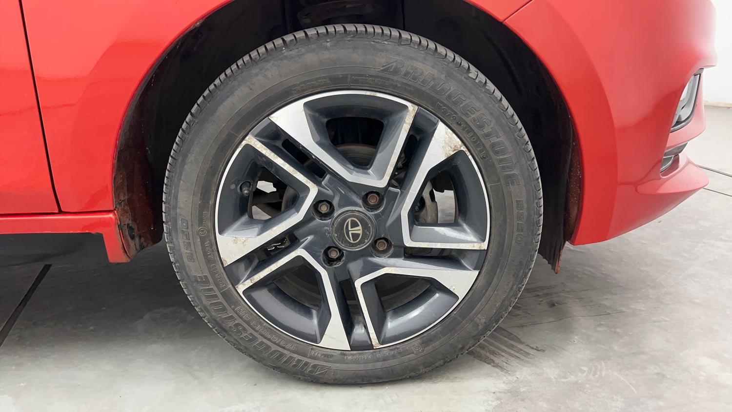 Used 2021 Tata Tiago XZ Plus Petrol Manual tyres RIGHT FRONT TYRE RIM VIEW