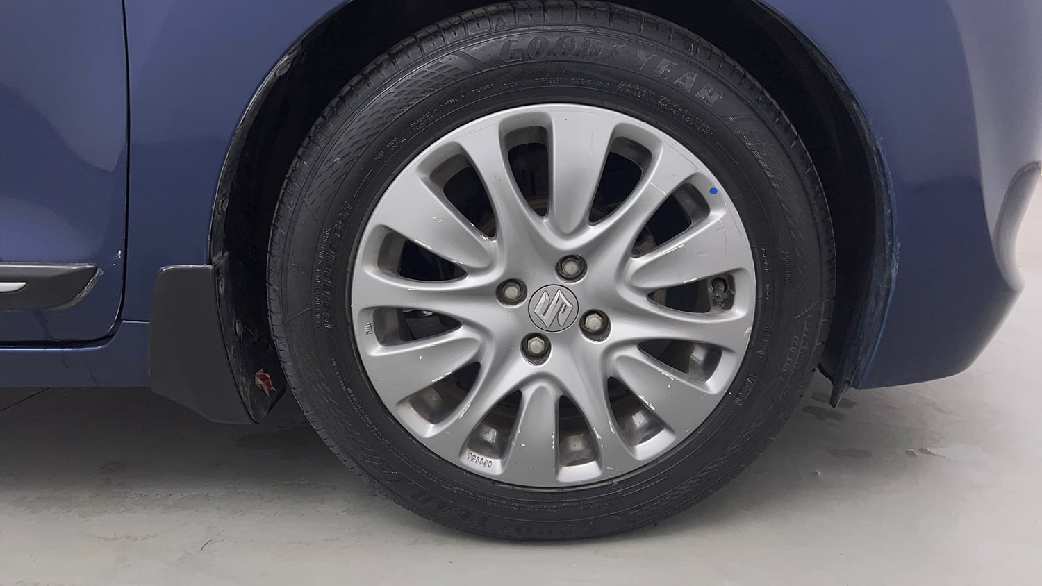 Used 2018 Maruti Suzuki Baleno Zeta 1.2 Petrol Manual tyres RIGHT FRONT TYRE RIM VIEW