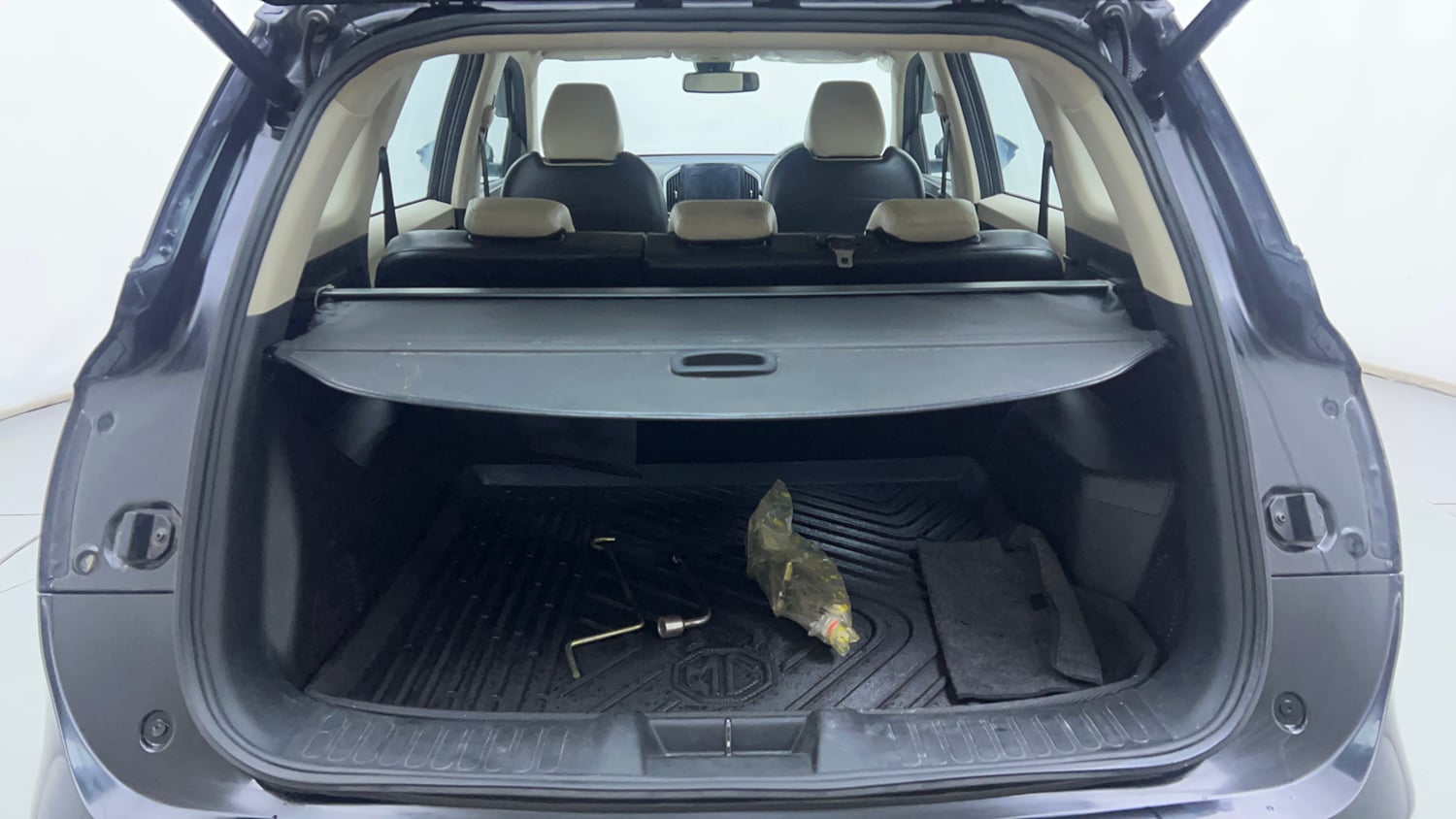 Used 2023 MG Motors Hector Sharp 2.0 Diesel Turbo MT Diesel Manual interior DICKY INSIDE VIEW