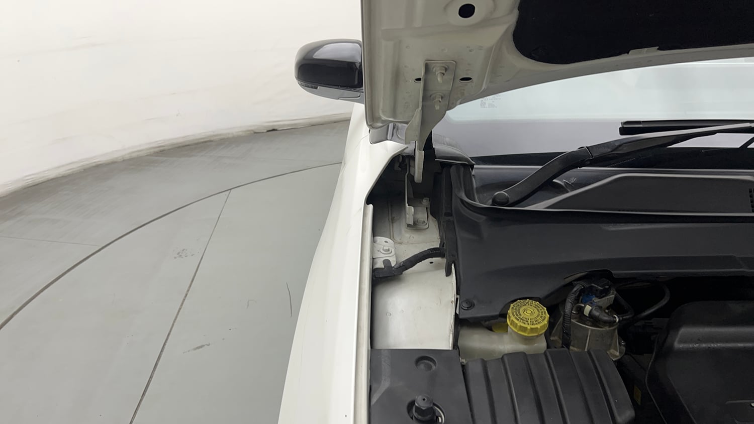 Used 2022 Jeep Compass Limited (O) 2.0 Diesel Diesel Manual engine ENGINE RIGHT SIDE HINGE & APRON VIEW