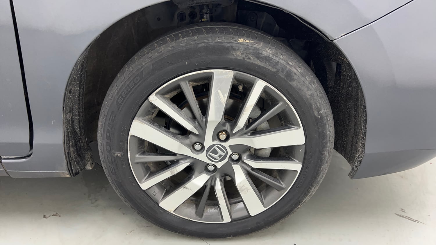 Used 2022 Honda City VX CVT Petrol Petrol Automatic tyres RIGHT FRONT TYRE RIM VIEW