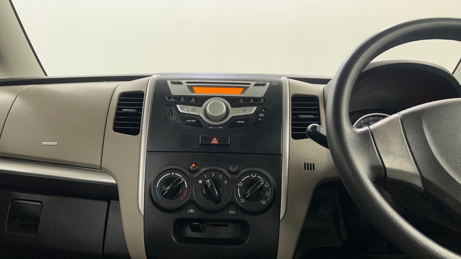 Used 2014 Maruti Suzuki Wagon R VXI Petrol Manual interior MUSIC SYSTEM & AC CONTROL VIEW