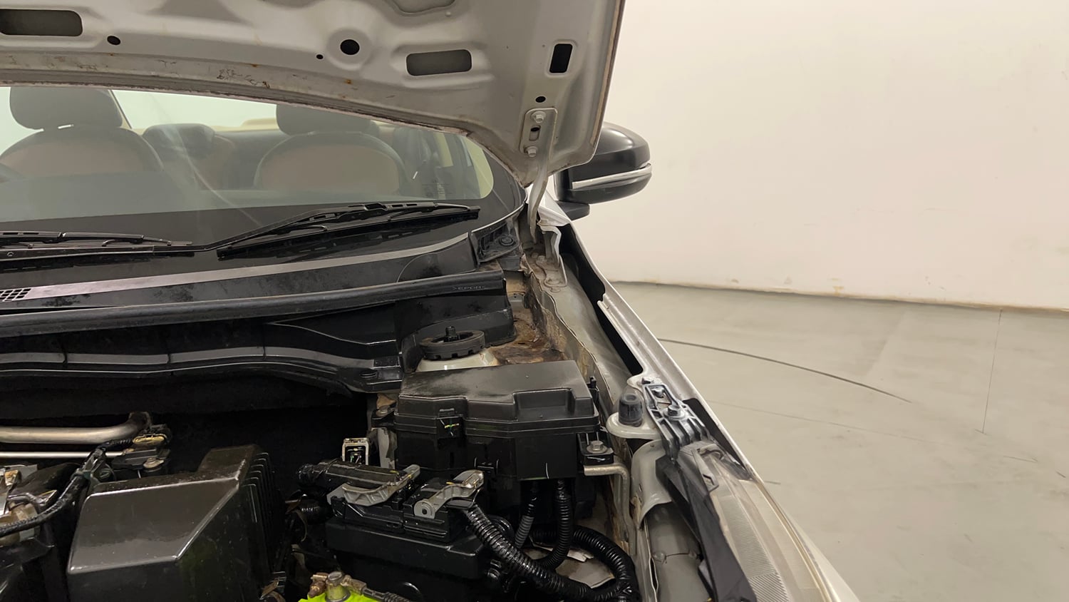 Used 2022 Honda Amaze S CVT 1.2 Petrol Petrol Automatic engine ENGINE LEFT SIDE HINGE & APRON VIEW