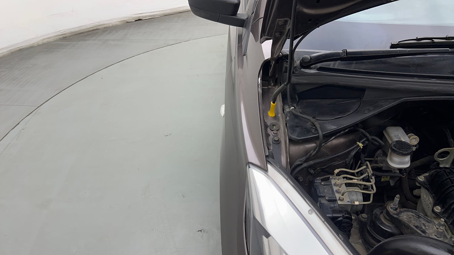 Used 2019 Tata Tiago Revotron XE Petrol Manual engine ENGINE RIGHT SIDE HINGE & APRON VIEW