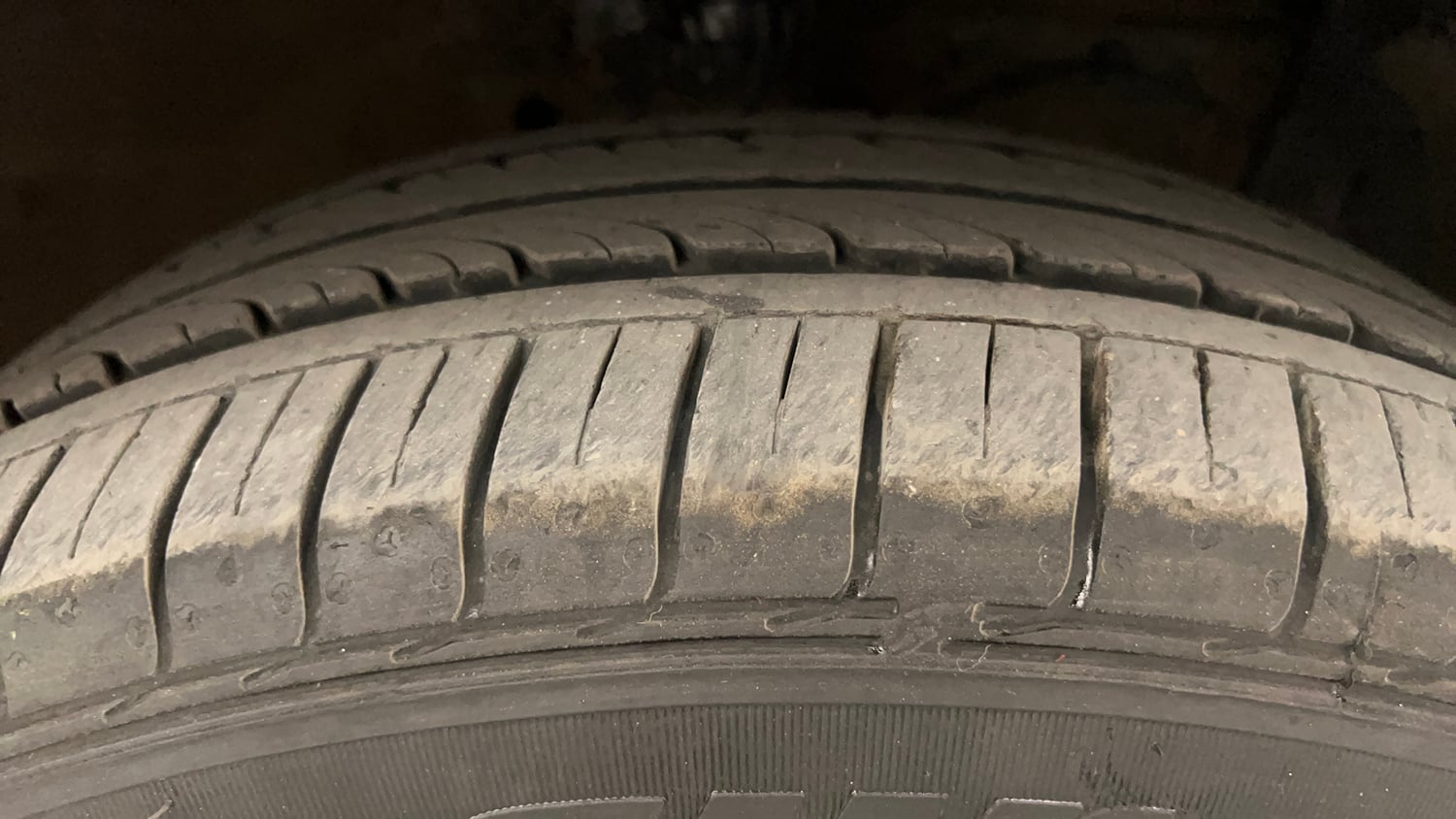 Used 2013 Maruti Suzuki Ertiga Vxi Petrol Manual tyres RIGHT FRONT TYRE TREAD VIEW