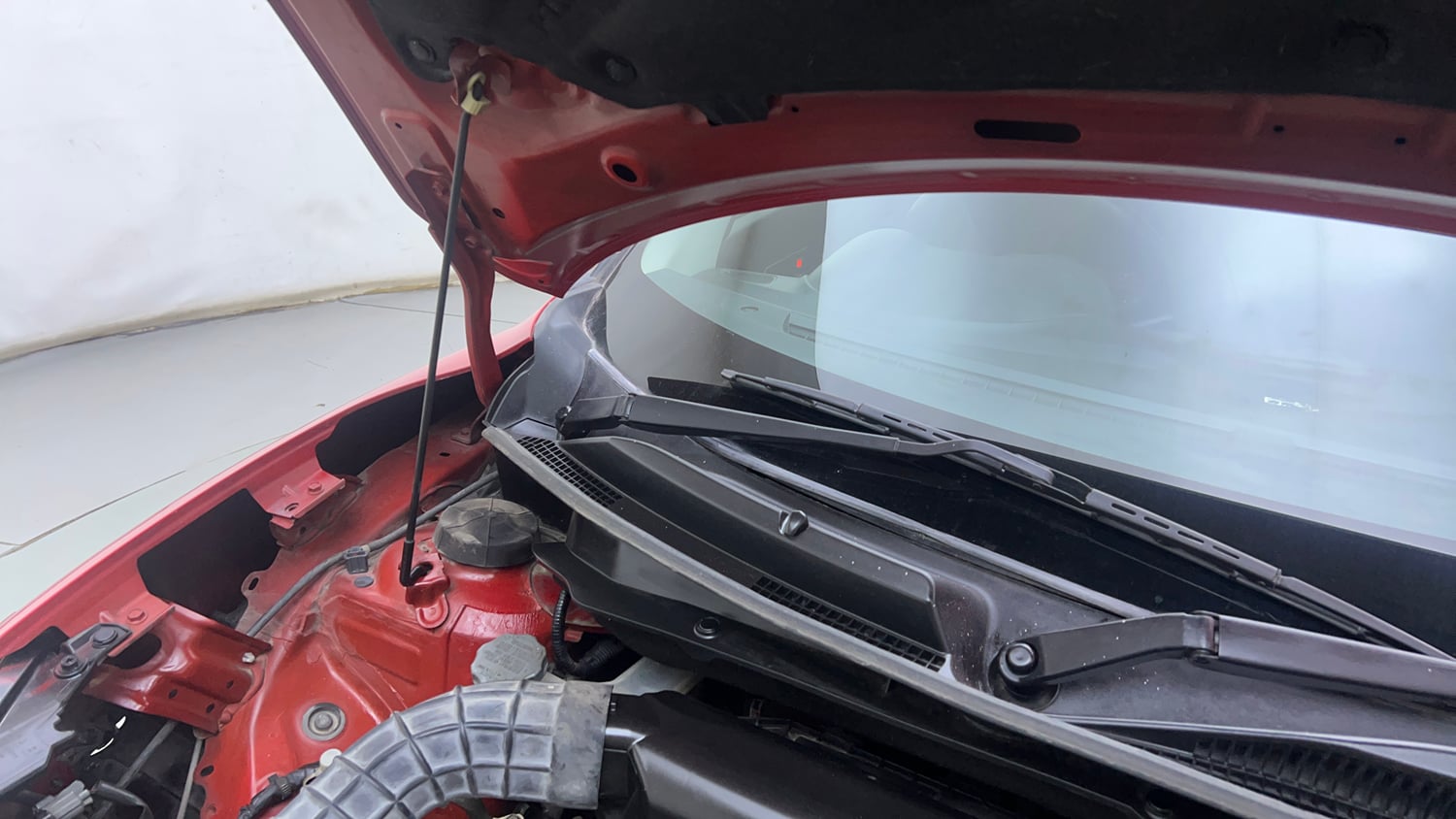 Used 2019 Maruti Suzuki Swift VXi AMT Petrol Automatic engine ENGINE RIGHT SIDE HINGE & APRON VIEW