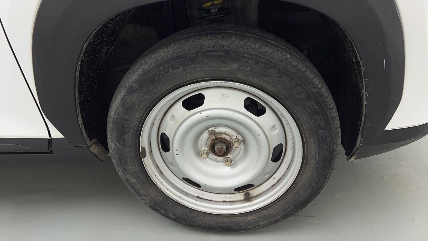 Used 2023 Nissan Magnite XE Petrol Manual tyres RIGHT FRONT TYRE RIM VIEW