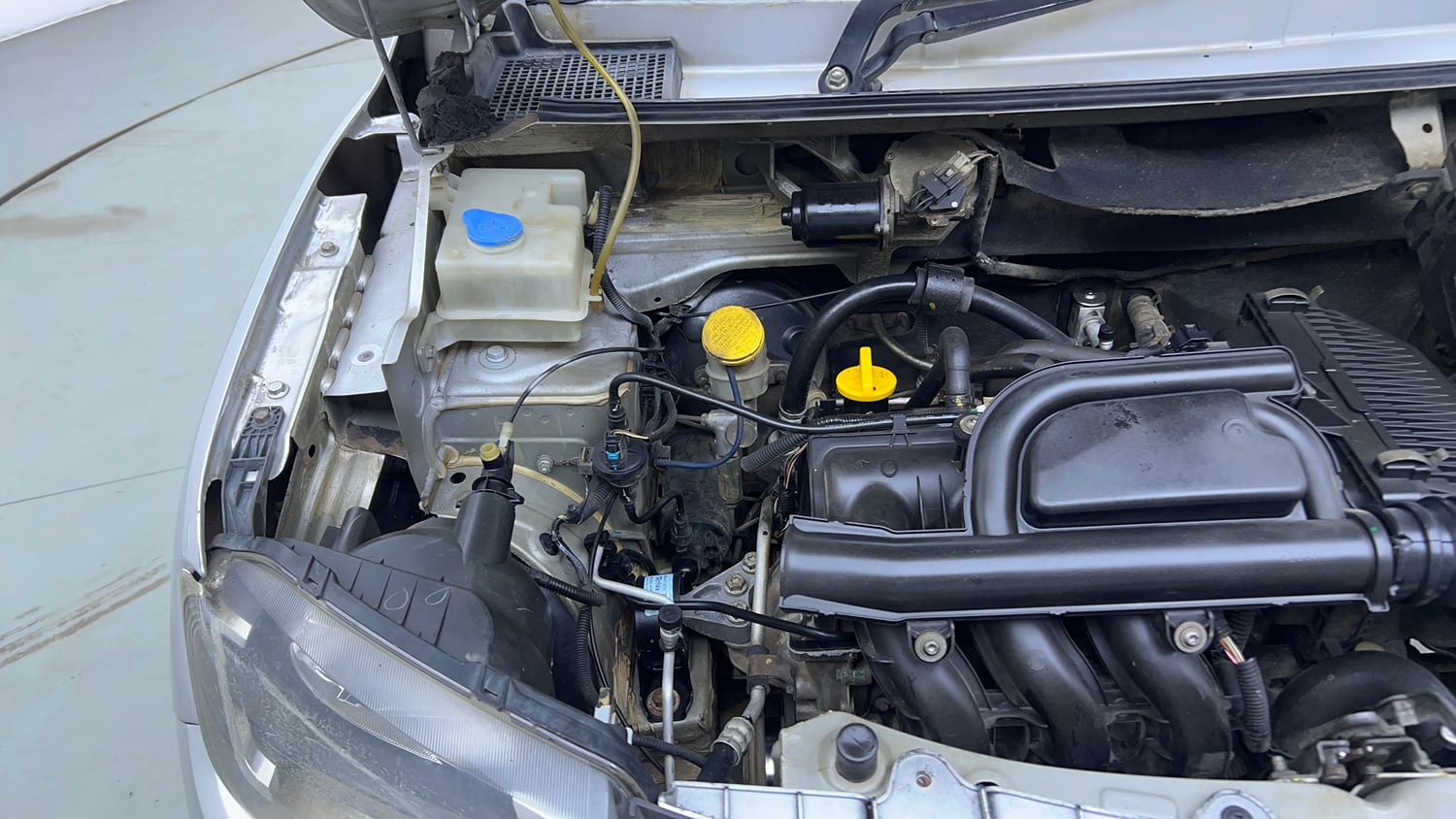 Used 2016 Renault Kwid 1.0 RXT Petrol Manual engine ENGINE RIGHT SIDE VIEW