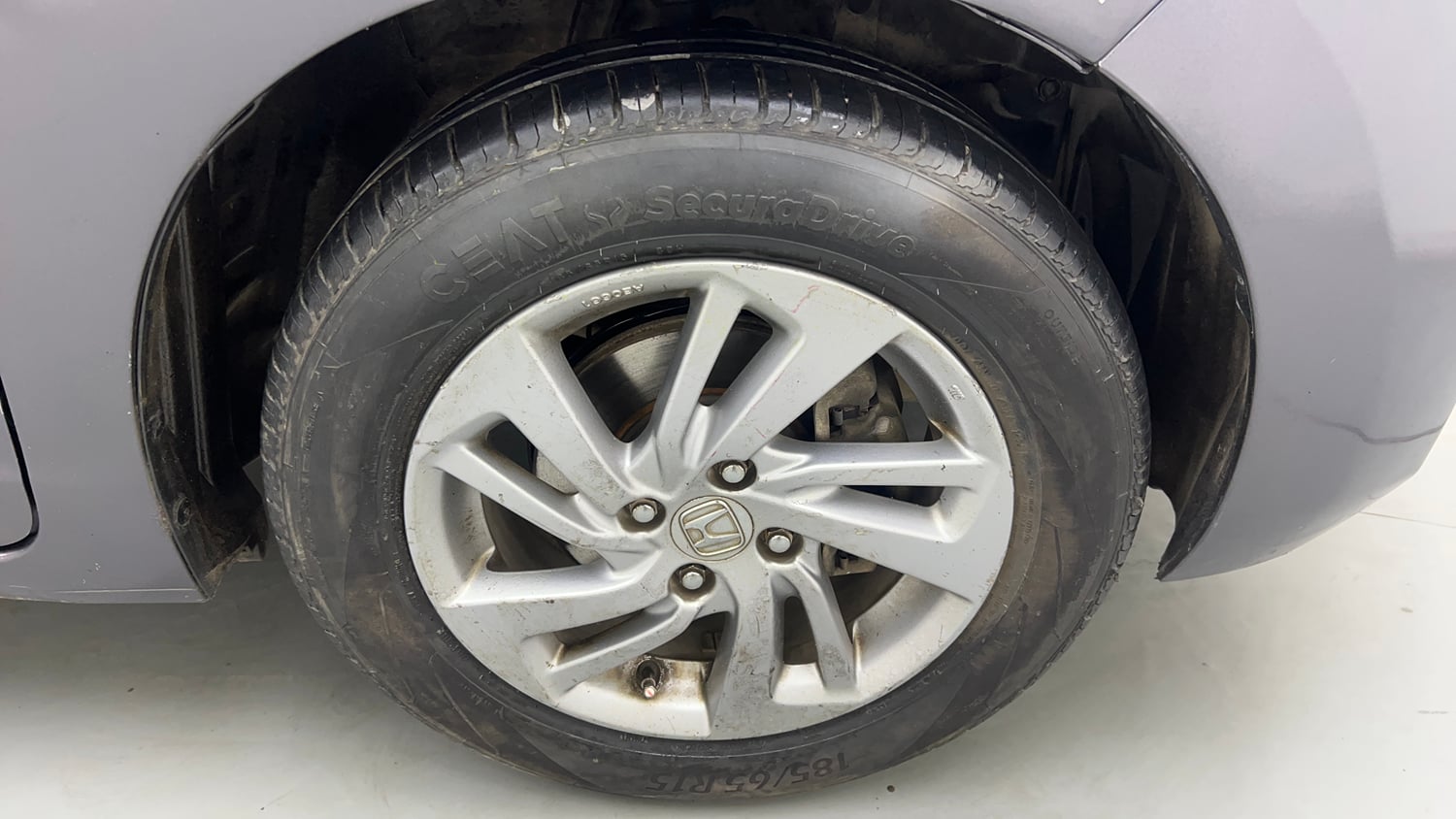 Used 2019 Honda Jazz VX CVT Petrol Petrol Automatic tyres RIGHT FRONT TYRE RIM VIEW