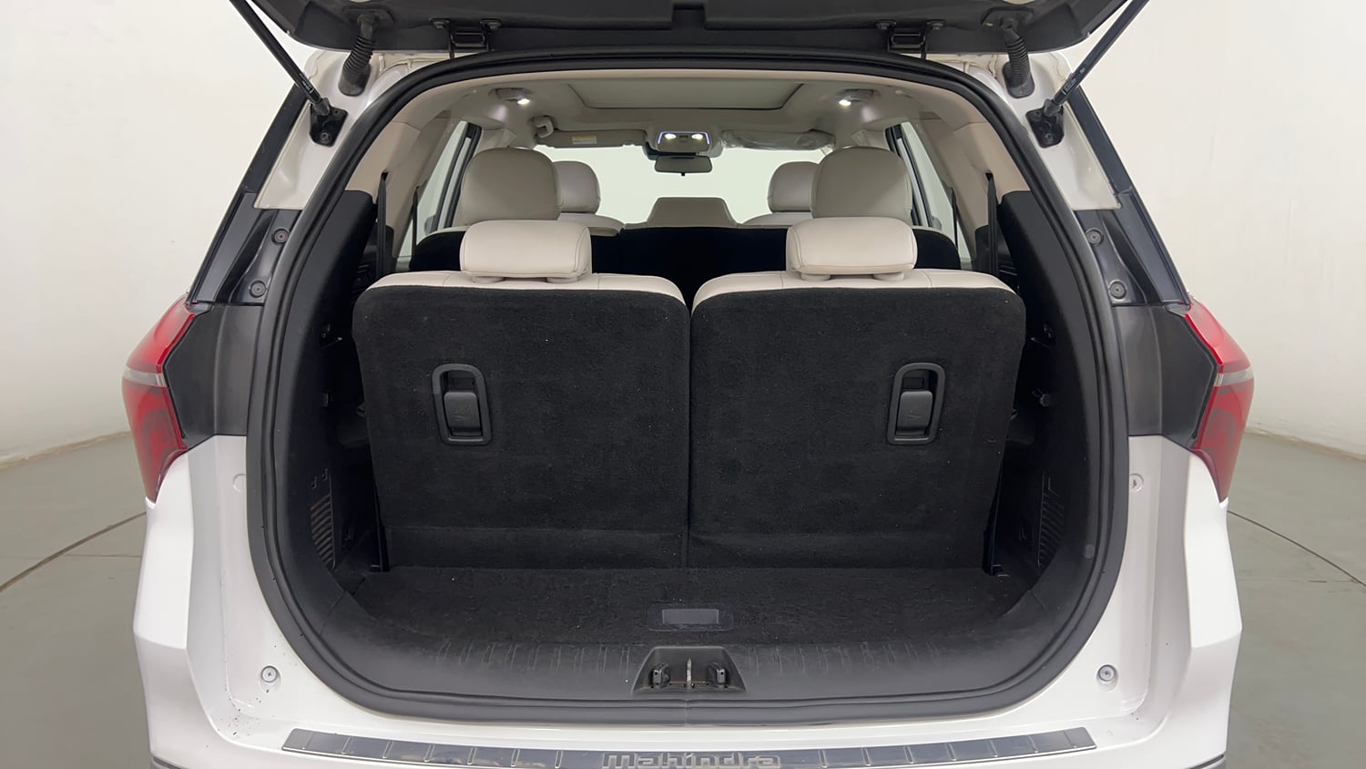 Used 2022 Mahindra XUV700 AX 7 Petrol AT 7 STR Petrol Automatic interior DICKY INSIDE VIEW