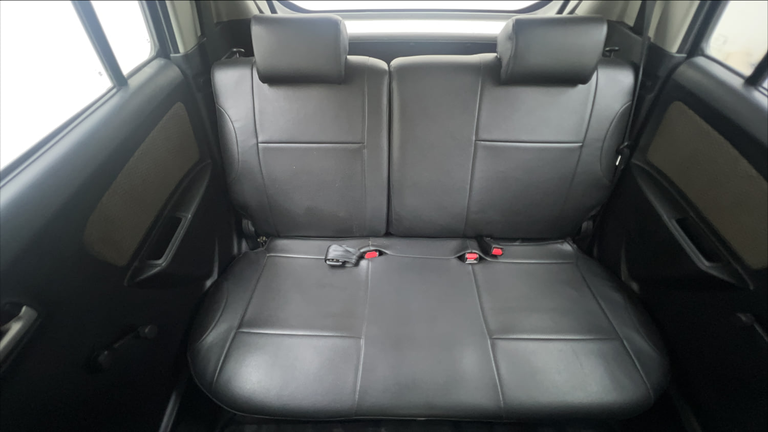 Used 2015 Maruti Suzuki Wagon R LXI Petrol Manual interior REAR SEAT CONDITION VIEW