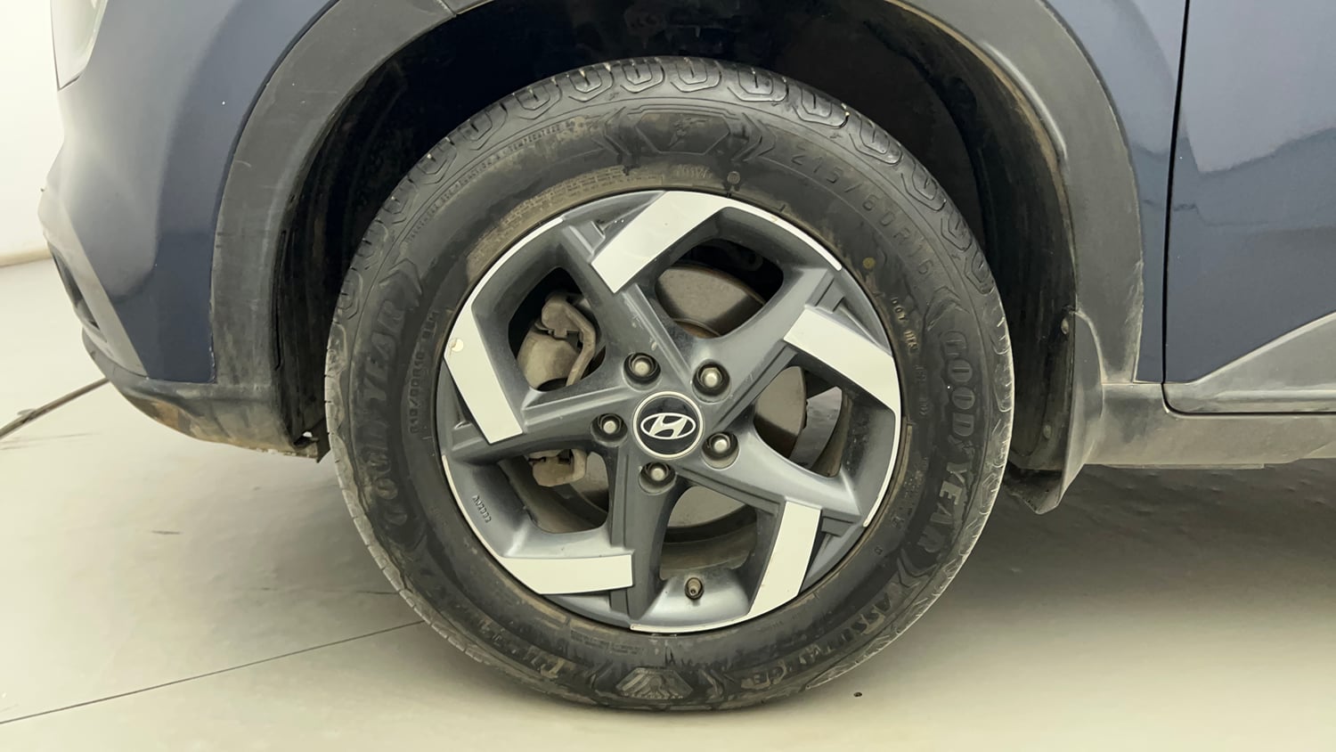 Used 2019 Hyundai Venue SX Plus 1.0 Turbo DCT Petrol Automatic tyres LEFT FRONT TYRE RIM VIEW