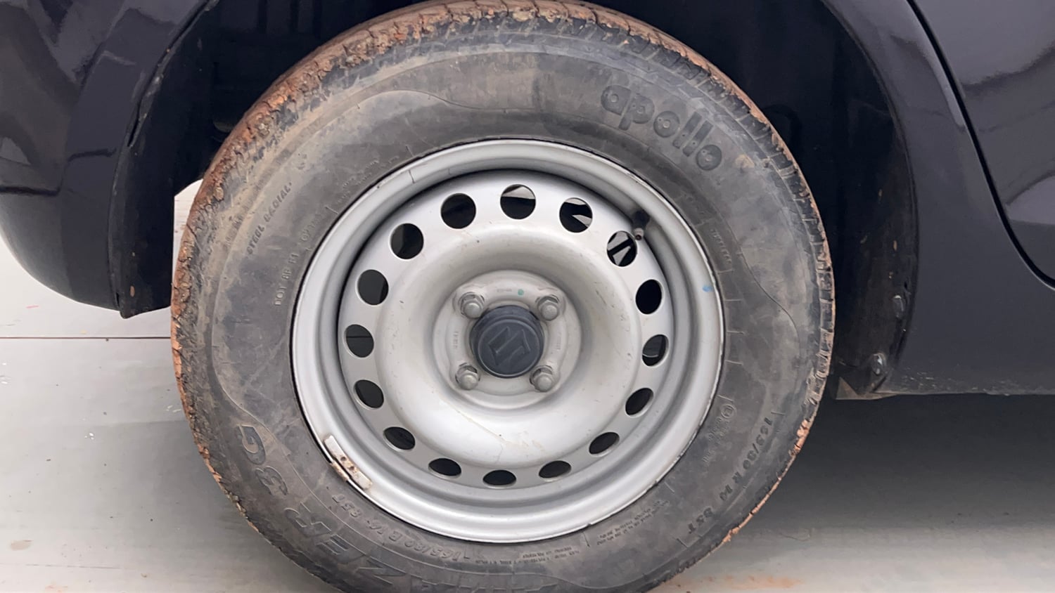 Used 2015 Maruti Suzuki Swift LXi Petrol Manual tyres RIGHT REAR TYRE RIM VIEW