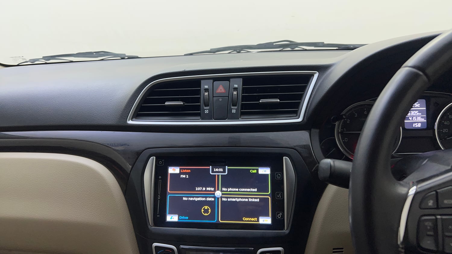 Used 2016 Maruti Suzuki Ciaz ZXI+ Petrol Manual top_features Touch screen infotainment system