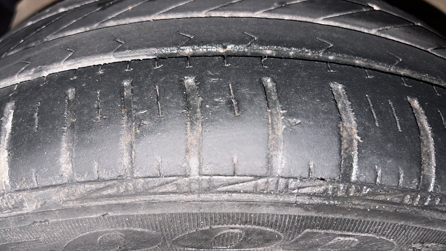 Used 2016 Hyundai Grand i10 Asta AT 1.2 Kappa VTVT (O) Petrol Automatic tyres LEFT FRONT TYRE TREAD VIEW