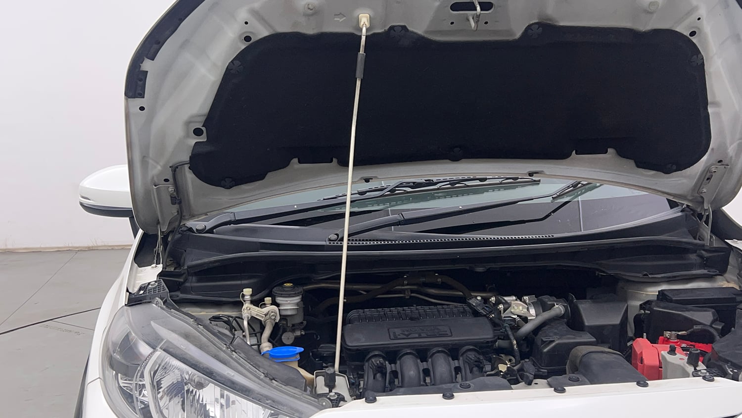 Used 2019 Honda WR-V VX MT Petrol Petrol Manual engine ENGINE RIGHT SIDE HINGE & APRON VIEW
