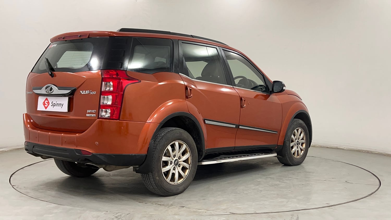 Used 2016 Mahindra XUV500 W10 AT Diesel Automatic exterior RIGHT REAR CORNER VIEW