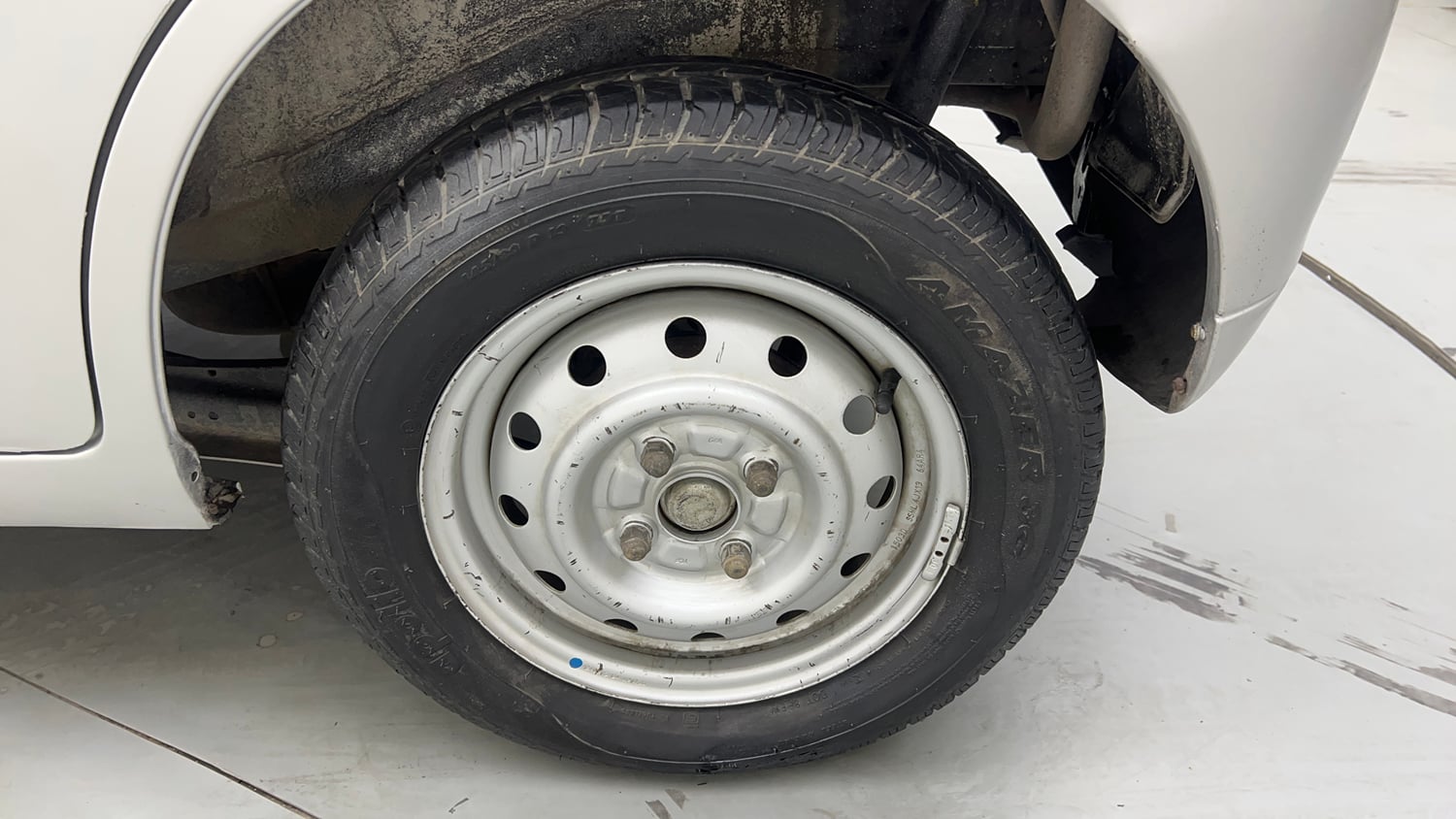 Used 2015 Maruti Suzuki Wagon R LXI Petrol Manual tyres LEFT REAR TYRE RIM VIEW