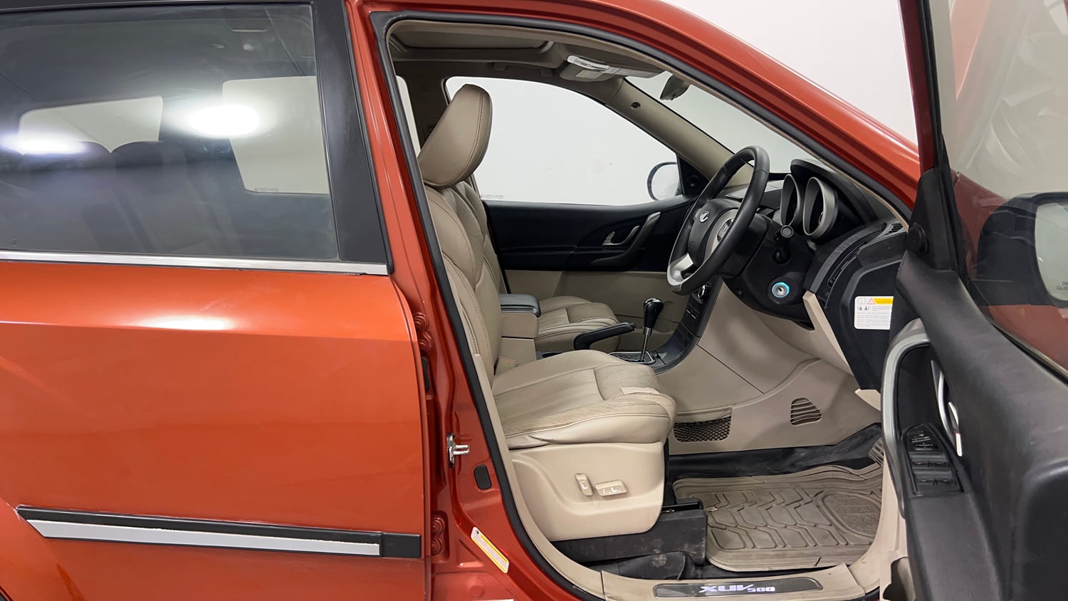 Used 2016 Mahindra XUV500 W10 AT Diesel Automatic interior RIGHT SIDE FRONT DOOR CABIN VIEW