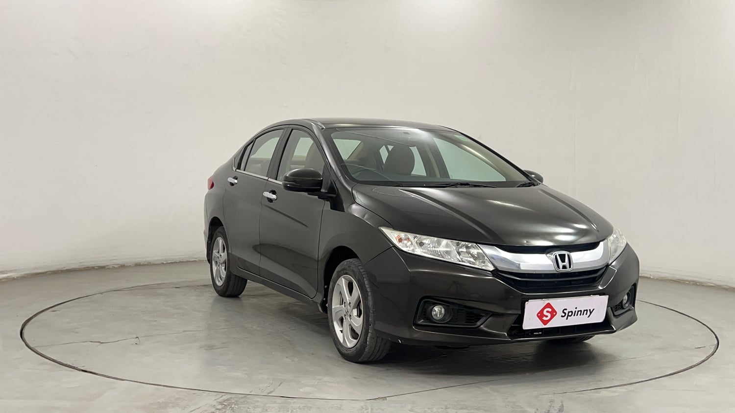 Used 2016 Honda City V Petrol Manual exterior RIGHT FRONT CORNER VIEW