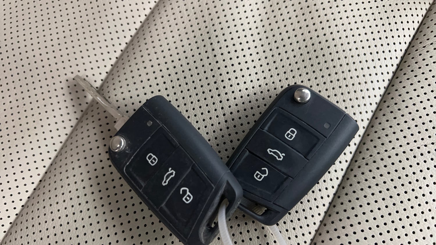 Used 2022 Skoda Slavia Style 1.0L TSI AT Petrol Automatic extra CAR KEY VIEW