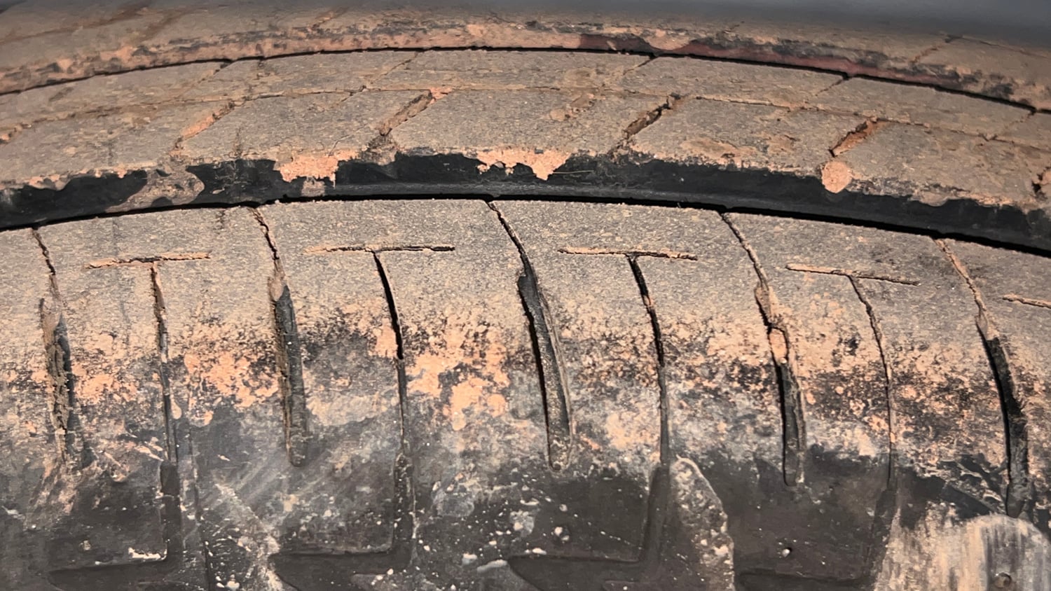 Used 2023 Maruti Suzuki Ignis Zeta 1.2 MT Petrol Manual tyres LEFT REAR TYRE TREAD VIEW
