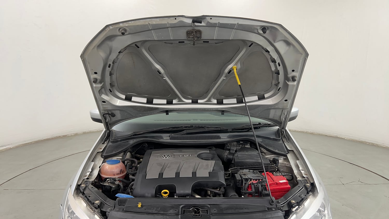 Used 2014 Volkswagen Vento Highline Diesel Diesel Manual engine ENGINE & BONNET OPEN FRONT VIEW