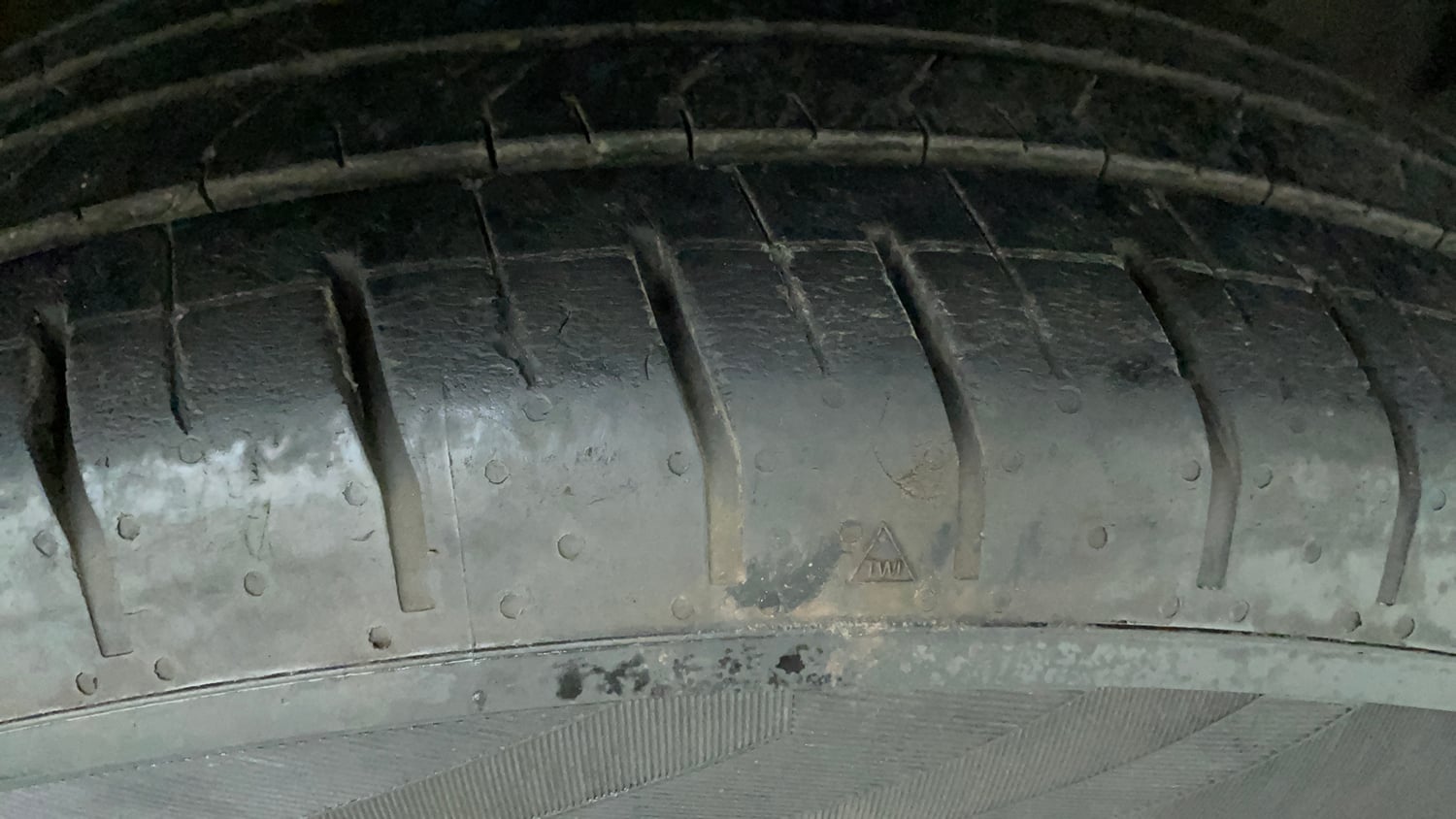 Used 2023 Hyundai Creta SX 1.5 Petrol IVT Petrol Automatic tyres RIGHT FRONT TYRE TREAD VIEW