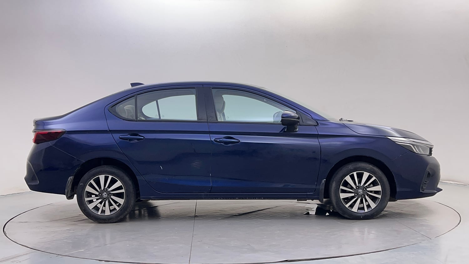 Used 2023 Honda City V Petrol MT Petrol Manual exterior RIGHT SIDE VIEW