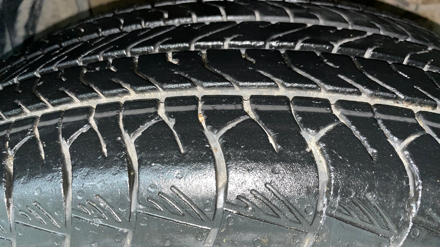 Used 2024 Maruti Suzuki Grand Vitara Zeta Plus Intelligent Hybrid eCVT Hybrid Automatic tyres RIGHT FRONT TYRE TREAD VIEW