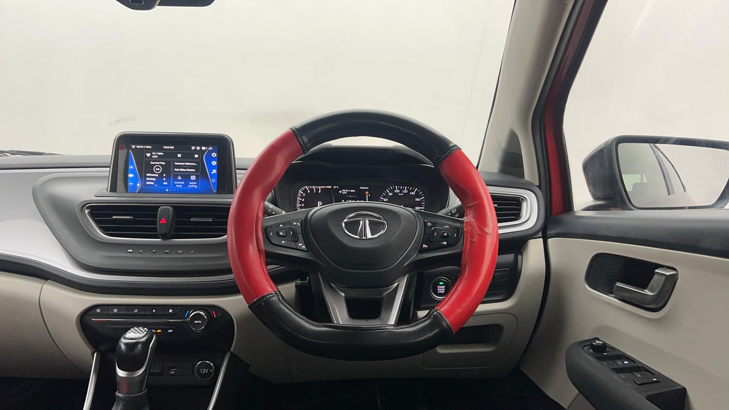 Used 2022 Tata Altroz XZA Petrol Petrol Automatic interior STEERING VIEW