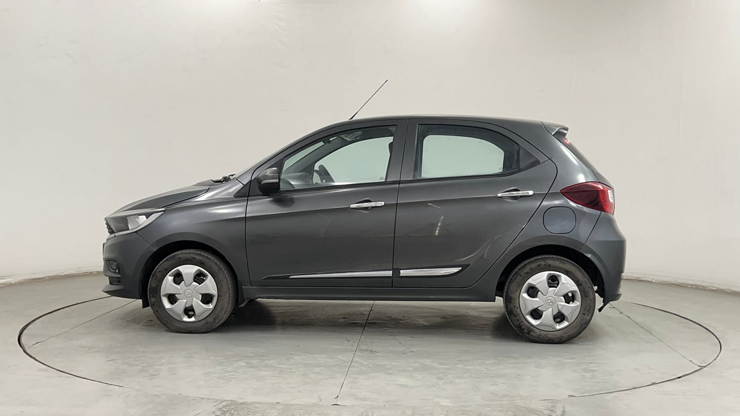 Used 2021 Tata Tiago XT Petrol Manual exterior LEFT SIDE VIEW