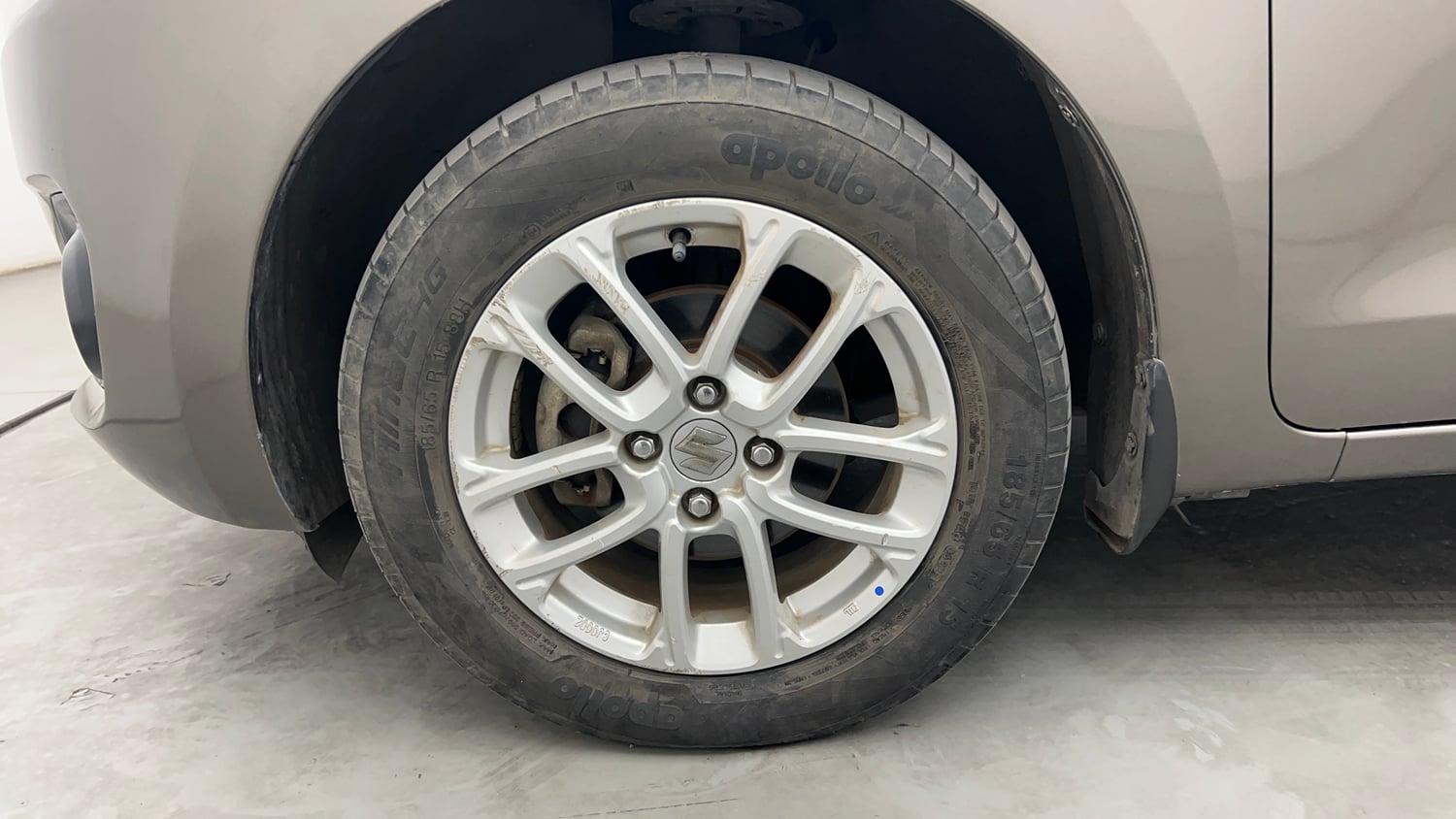 Used 2022 Maruti Suzuki Swift ZXi Petrol Manual tyres LEFT FRONT TYRE RIM VIEW
