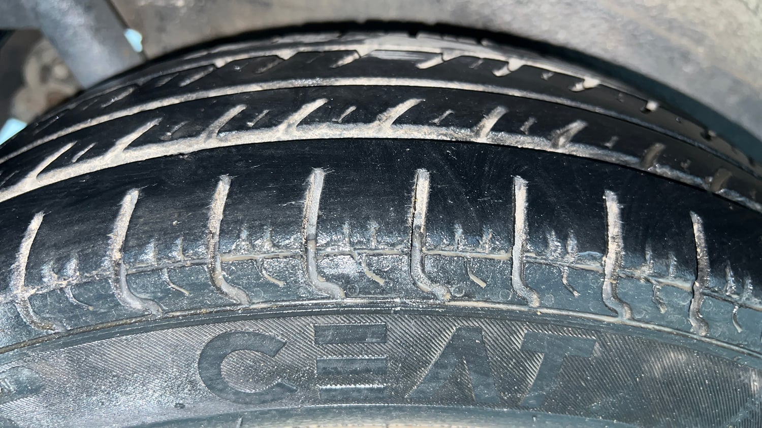 Used 2015 Maruti Suzuki Wagon R LXI Petrol Manual tyres RIGHT REAR TYRE TREAD VIEW