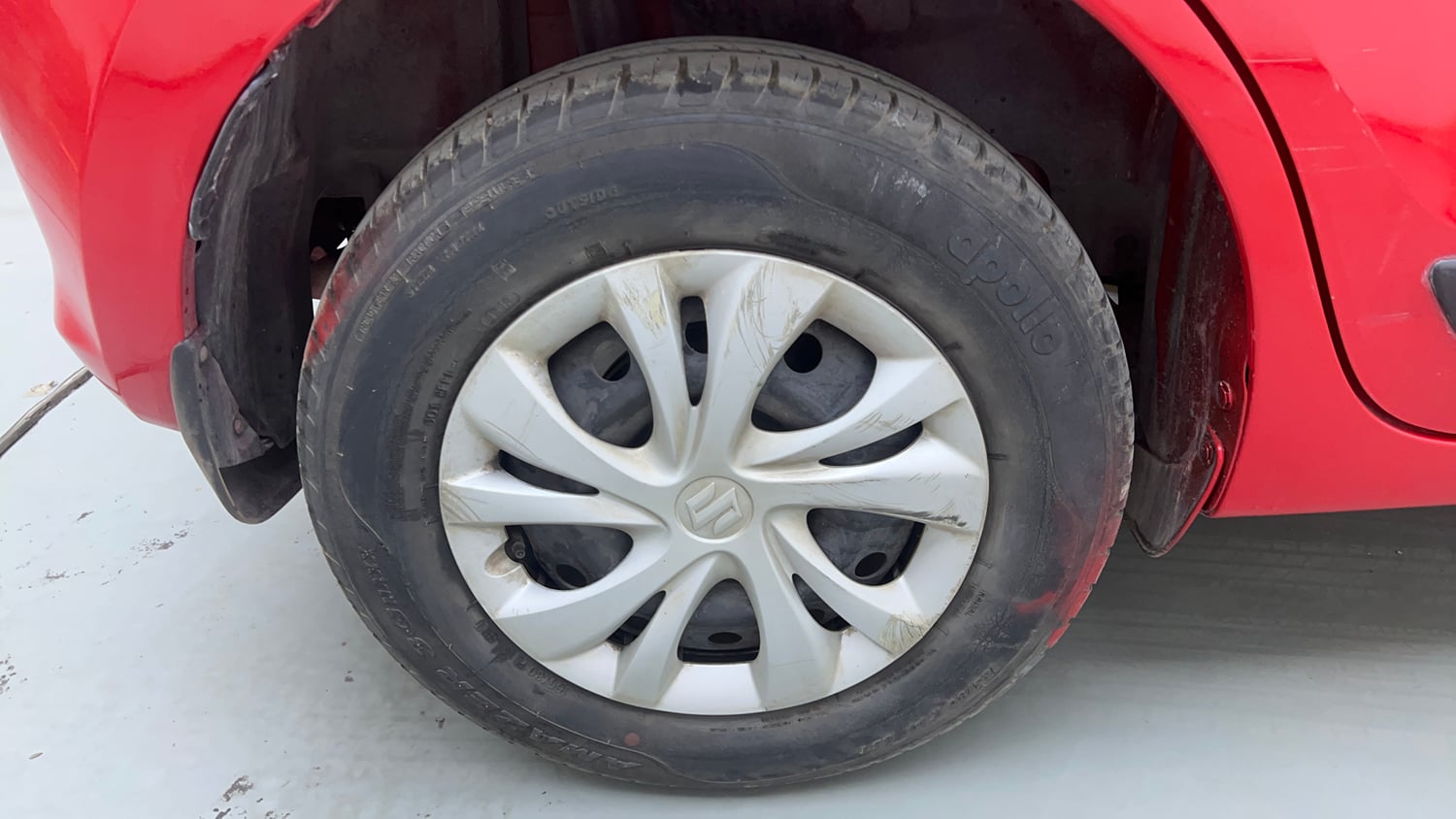 Used 2019 Maruti Suzuki Swift VXi AMT Petrol Automatic tyres RIGHT REAR TYRE RIM VIEW