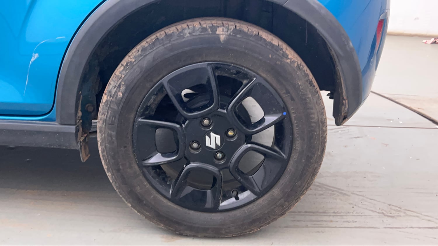 Used 2023 Maruti Suzuki Ignis Zeta 1.2 MT Petrol Manual tyres LEFT REAR TYRE RIM VIEW
