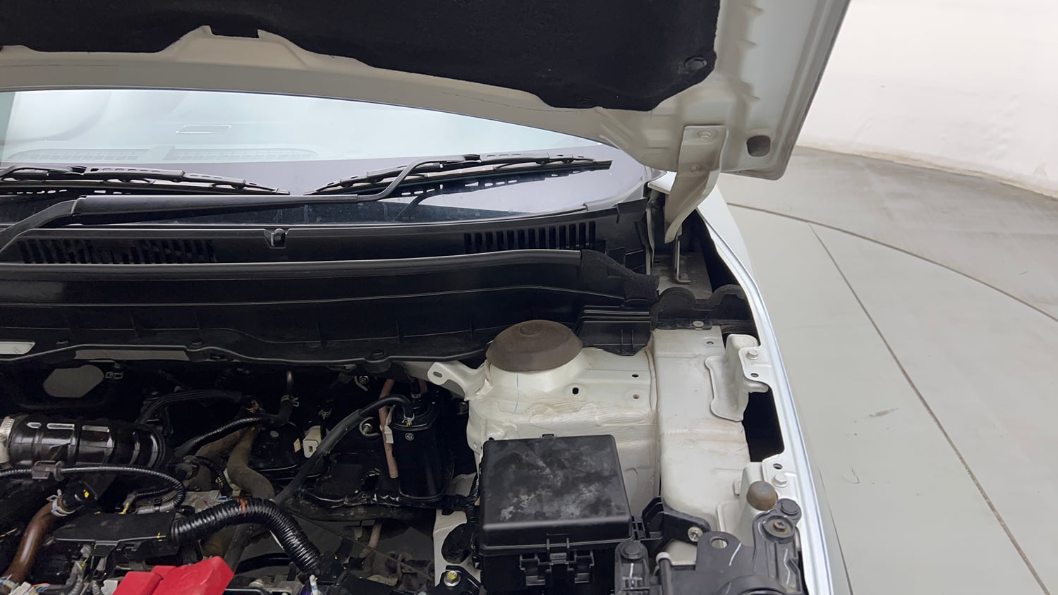 Used 2023 Maruti Suzuki Brezza ZXi Plus AT Petrol Automatic engine ENGINE LEFT SIDE HINGE & APRON VIEW
