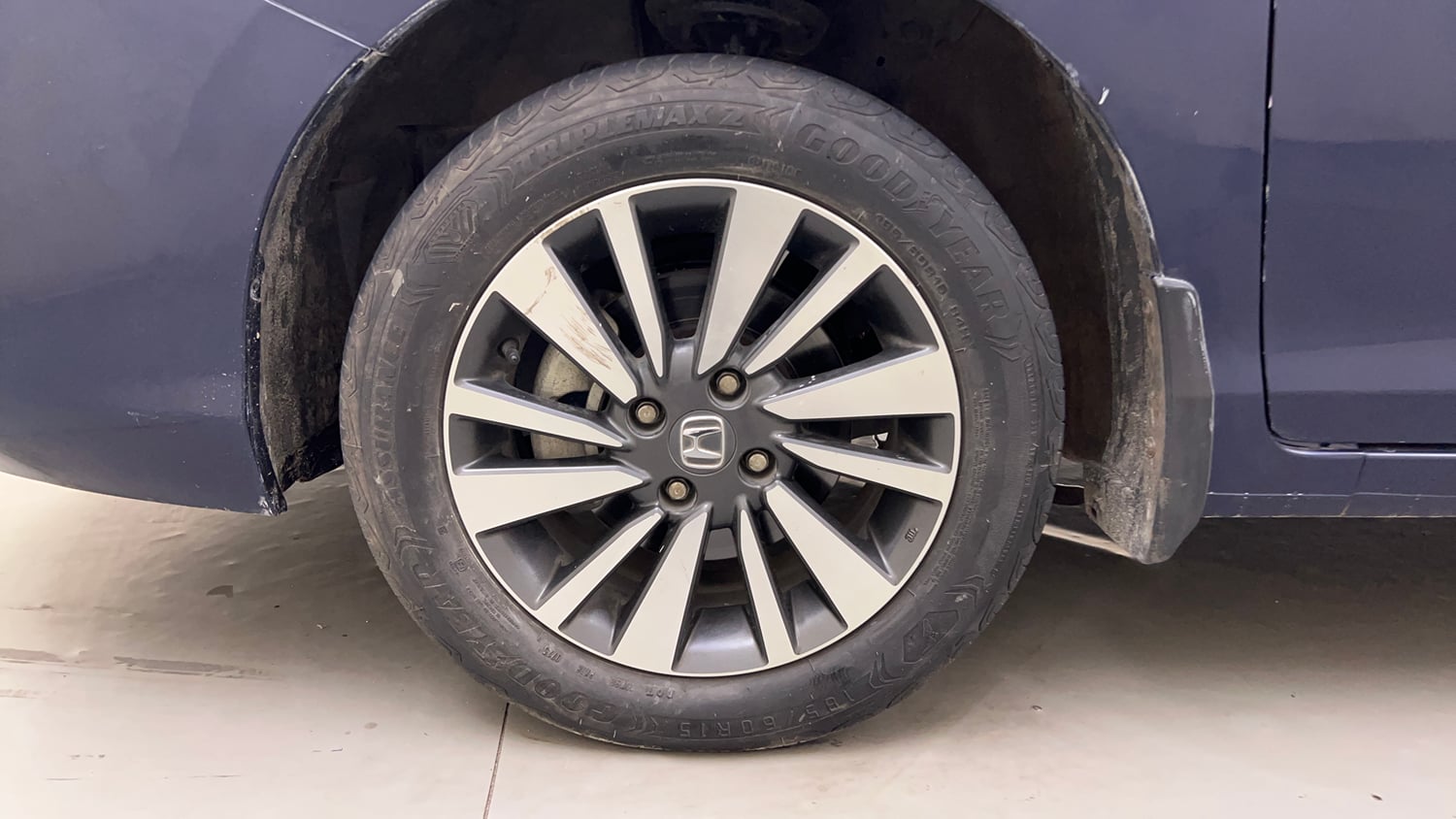 Used 2023 Honda City V Petrol MT Petrol Manual tyres LEFT FRONT TYRE RIM VIEW