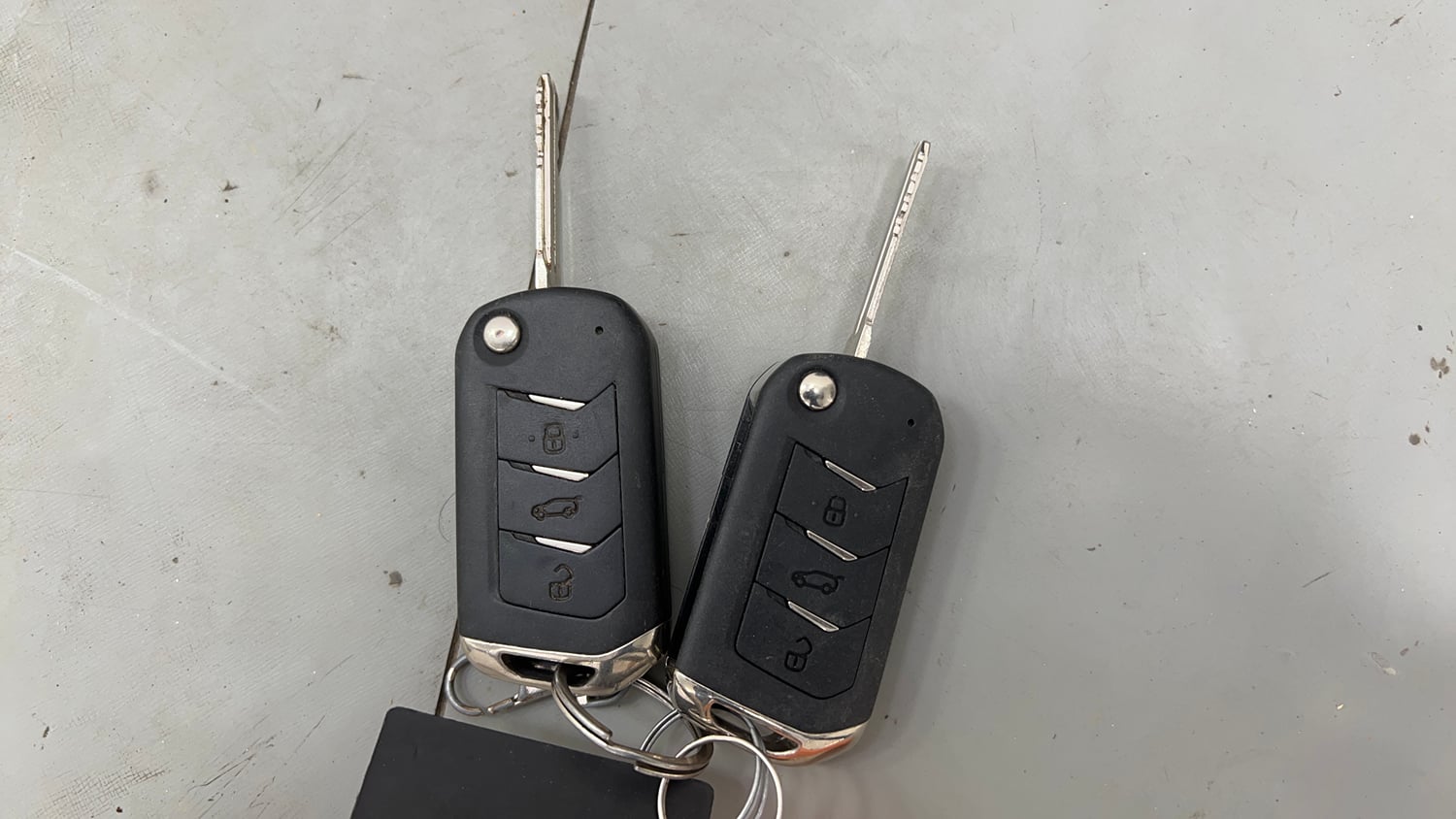 Used 2022 Mahindra XUV700 AX 7 Petrol AT 7 STR Petrol Automatic extra CAR KEY VIEW