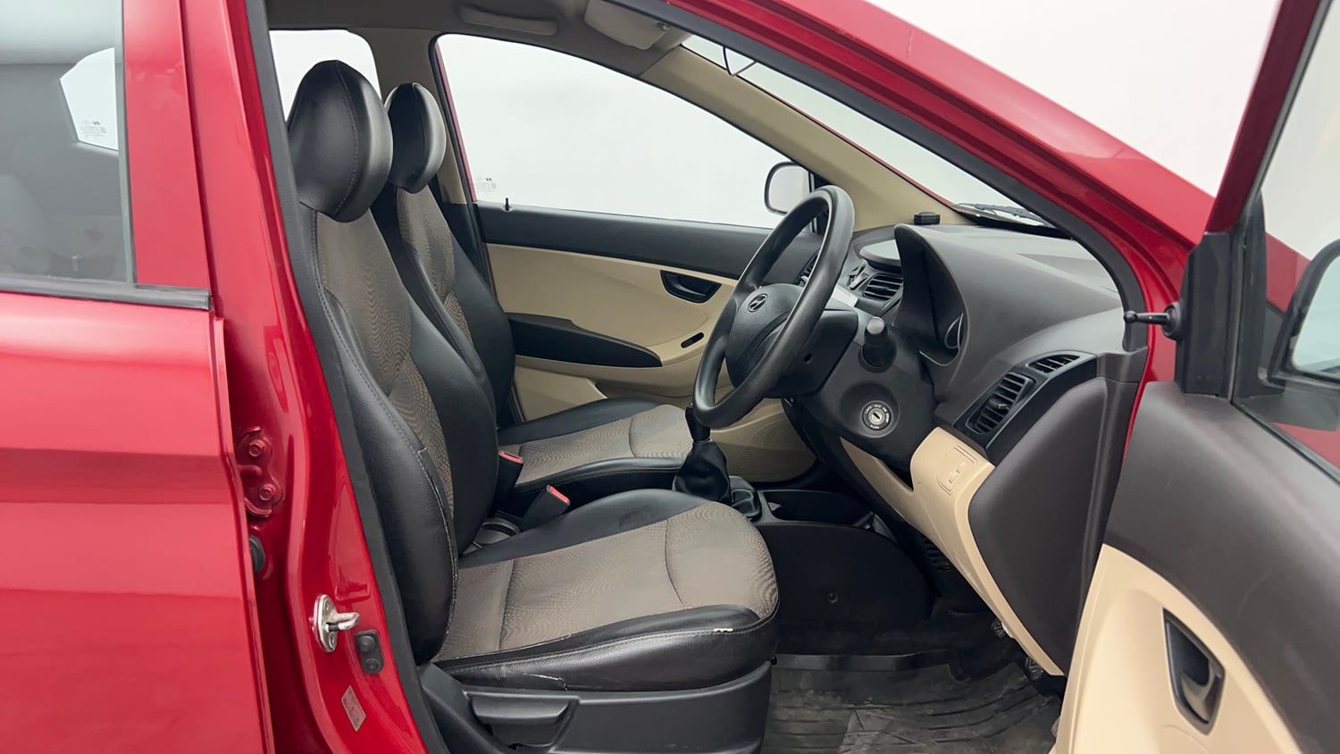 Used 2015 Hyundai Eon Magna Petrol Manual interior RIGHT SIDE FRONT DOOR CABIN VIEW