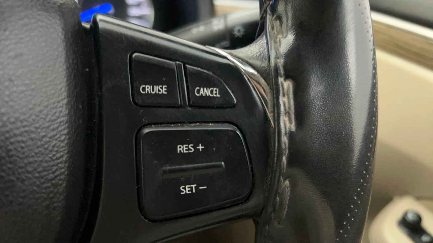 Used 2022 Maruti Suzuki Ciaz Zeta 1.5 Petrol Manual top_features Cruise control