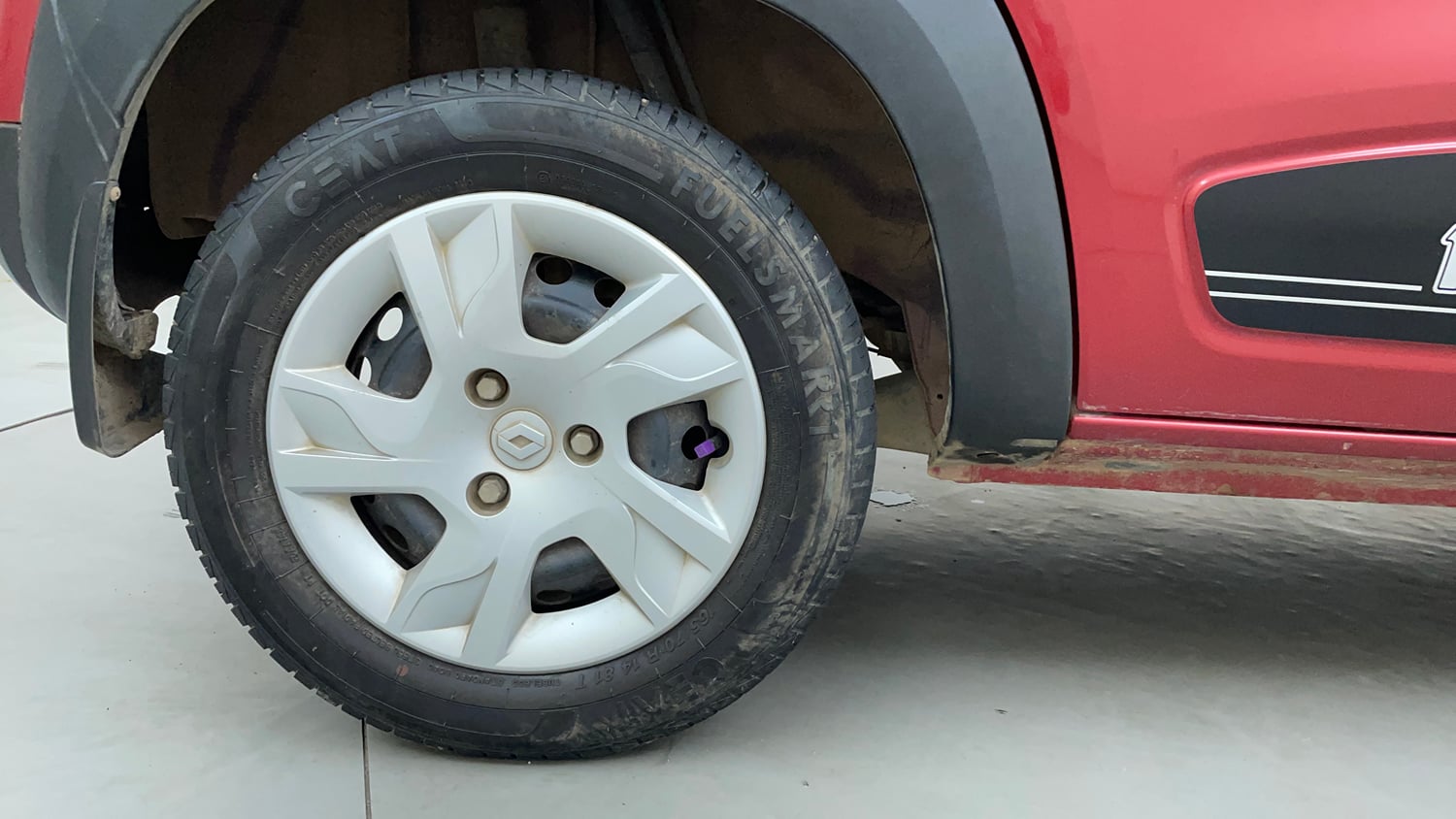 Used 2024 Renault Kwid RXL(O) 1.0 Petrol Manual tyres RIGHT REAR TYRE RIM VIEW